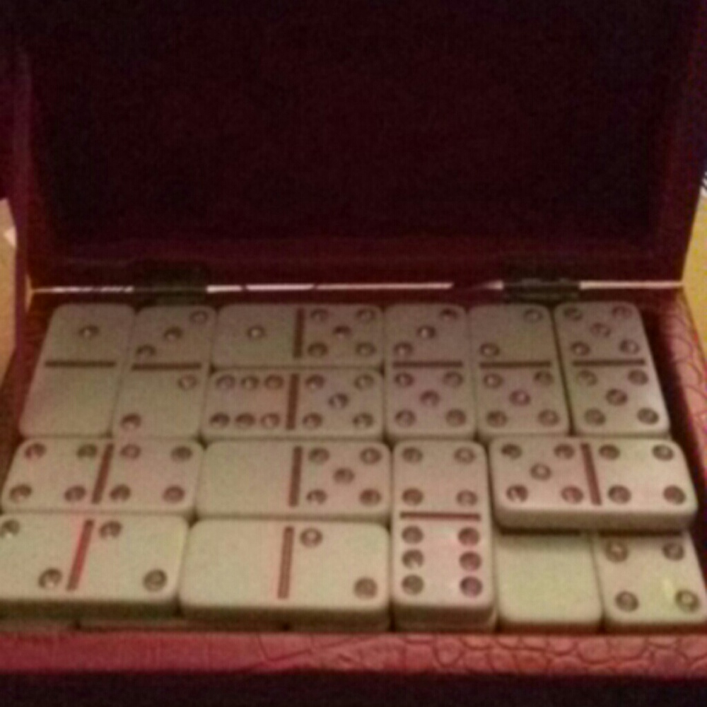 Dominos